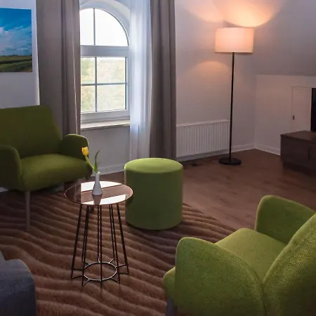 Lindenhof Garni Hotell 3*