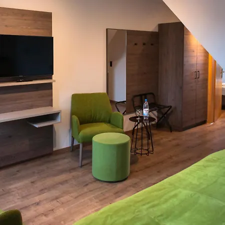Lindenhof Garni Hotell 3*